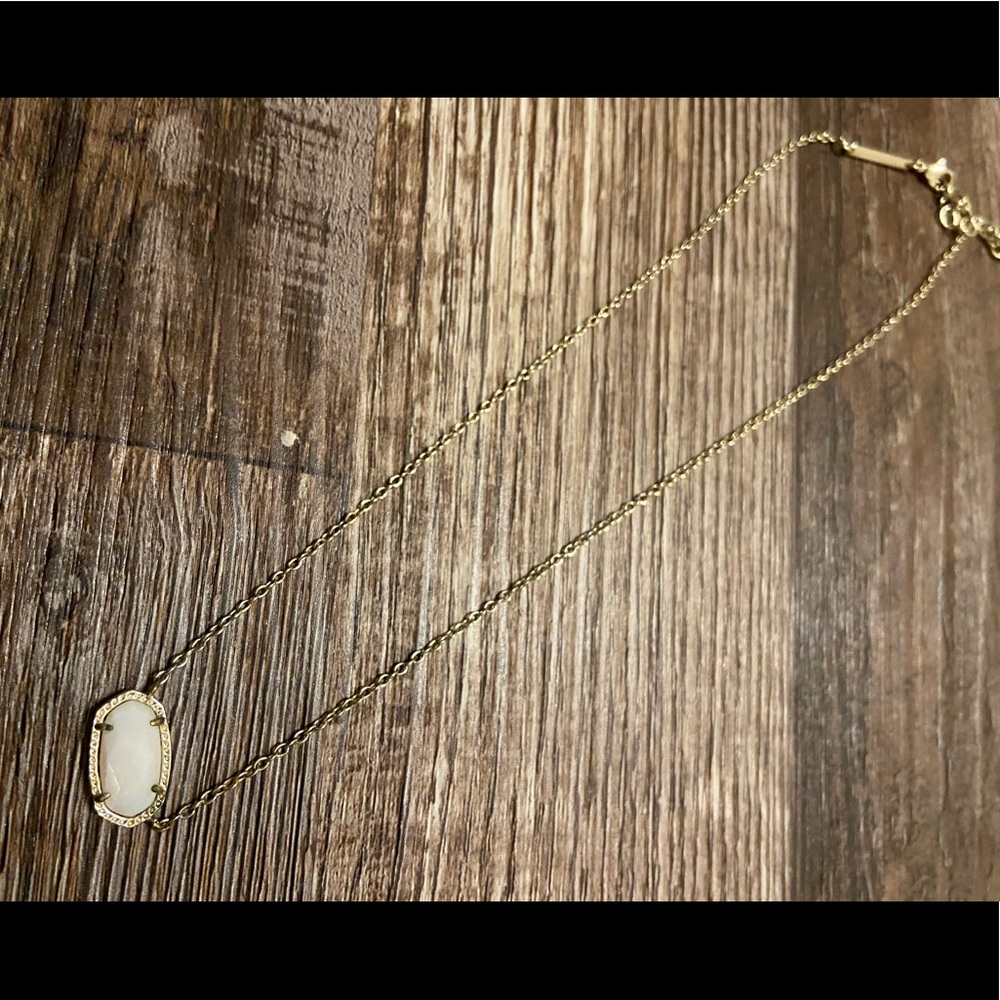 White/Gold Kendra Scott Necklace